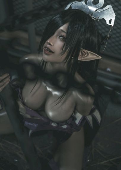 他捧着她的乳峰吮咬玩弄视频_BD国语免费观看