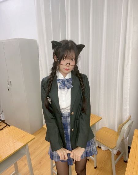 自拍激情四射_BD国语全集免费观看