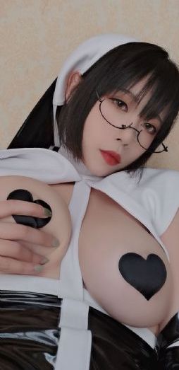 办公室扒开奶罩揉吮奶头AV_超清免费播放